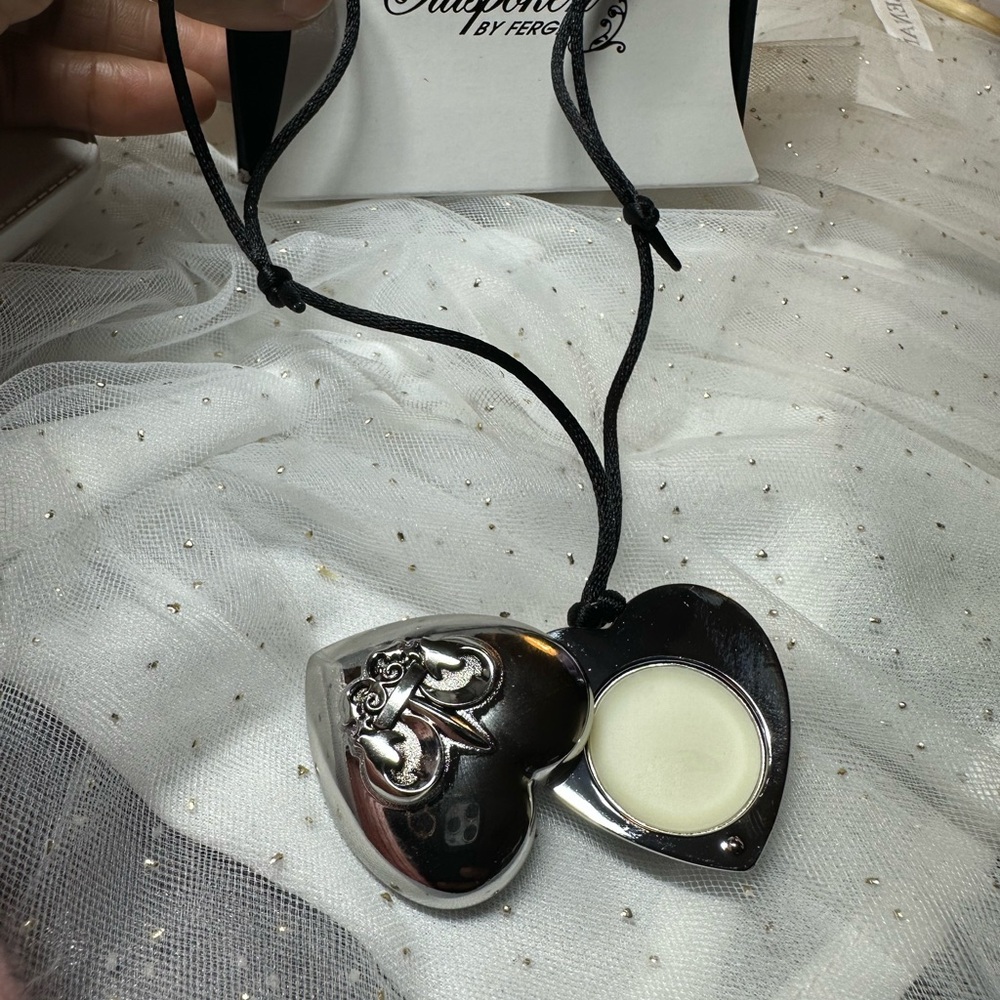 Avon vintage Outspoken by Fergie. Only for collectibles
